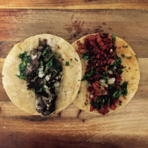 4 Tacos Mexicanos served